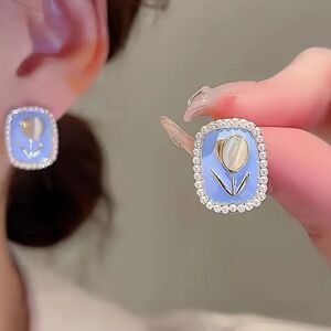 🌷GoldTone Purple Resin Tulip Pearl Post back Earrings 💜